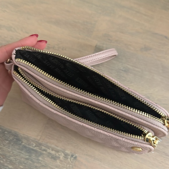 NWT Steve Madden Pink Quilted Wristlet - Picture 3 of 4